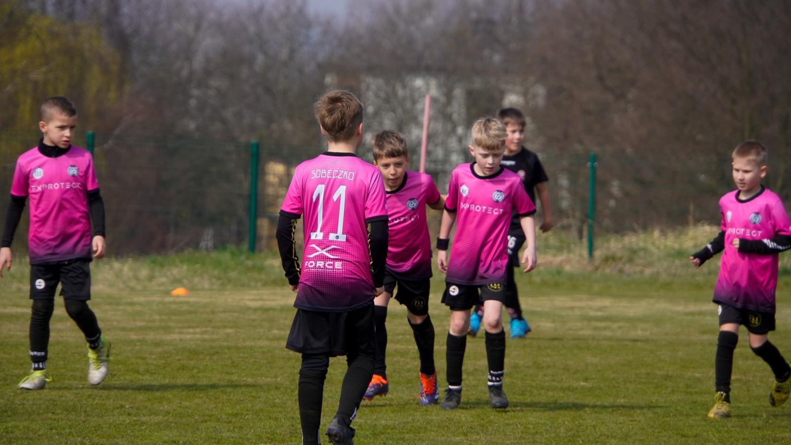 Zdjęcie w galerii na portalu naszraciborz.pl: Raszczyce Cup 2025. Piłkarska rywalizacja ponad pięciuset zawodników [FOTO] wiadomości z regionu