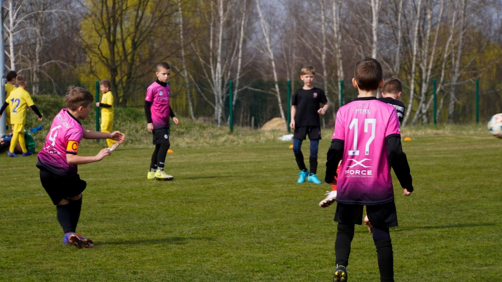 Zdjęcie w galerii na portalu naszraciborz.pl: Raszczyce Cup 2025. Piłkarska rywalizacja ponad pięciuset zawodników [FOTO] wiadomości z regionu