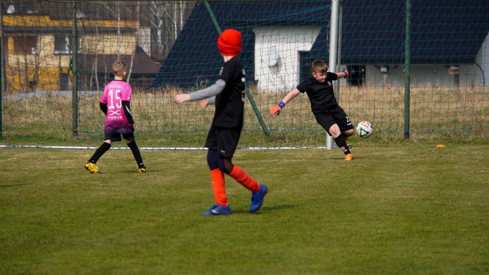 Zdjęcie w galerii na portalu naszraciborz.pl: Raszczyce Cup 2025. Piłkarska rywalizacja ponad pięciuset zawodników [FOTO] wiadomości z regionu