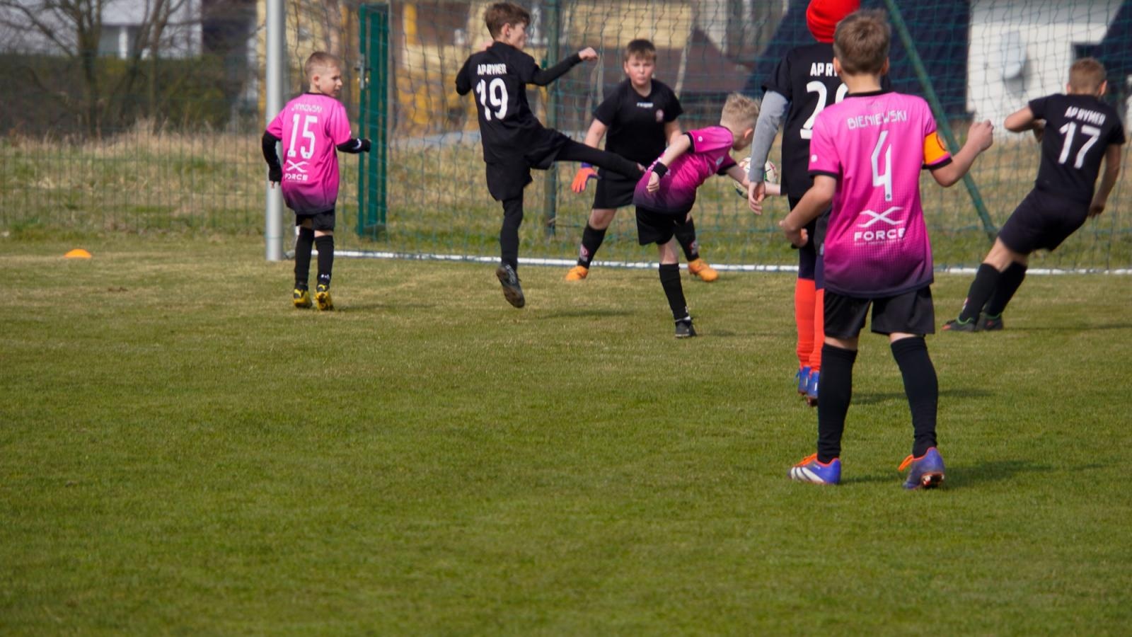 Zdjęcie w galerii na portalu naszraciborz.pl: Raszczyce Cup 2025. Piłkarska rywalizacja ponad pięciuset zawodników [FOTO] wiadomości z regionu