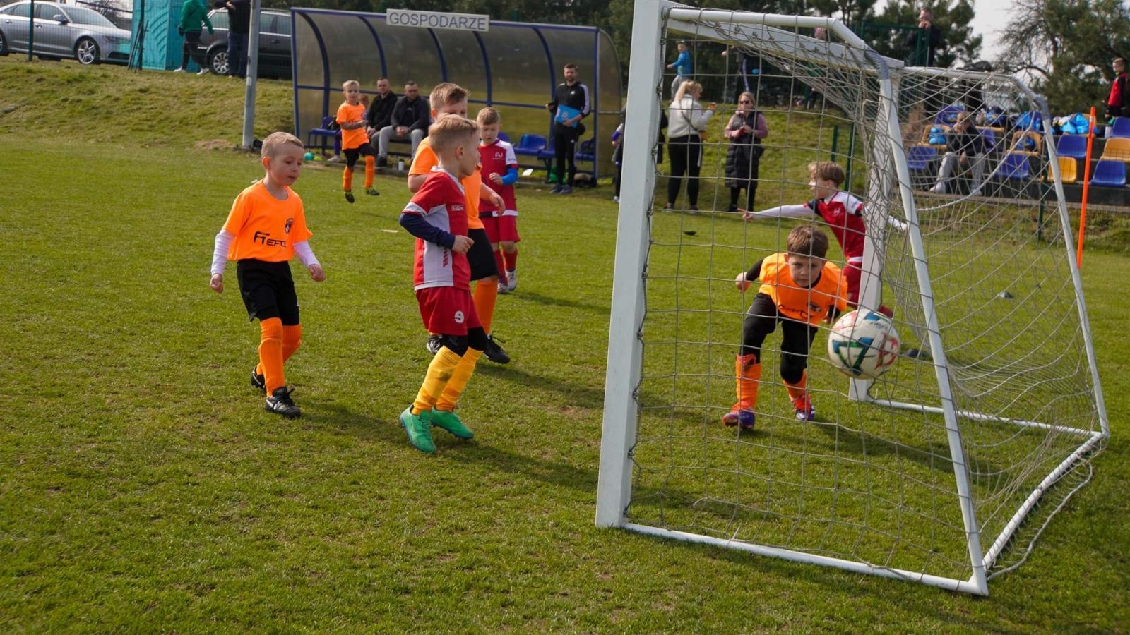 Zdjęcie w galerii na portalu naszraciborz.pl: Raszczyce Cup 2025. Piłkarska rywalizacja ponad pięciuset zawodników [FOTO] wiadomości z regionu