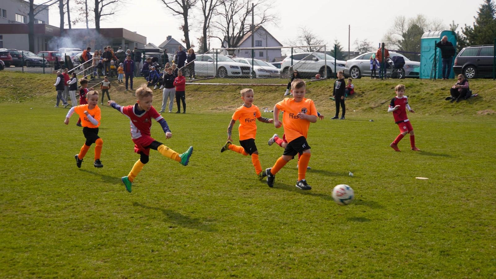 Zdjęcie w galerii na portalu naszraciborz.pl: Raszczyce Cup 2025. Piłkarska rywalizacja ponad pięciuset zawodników [FOTO] wiadomości z regionu