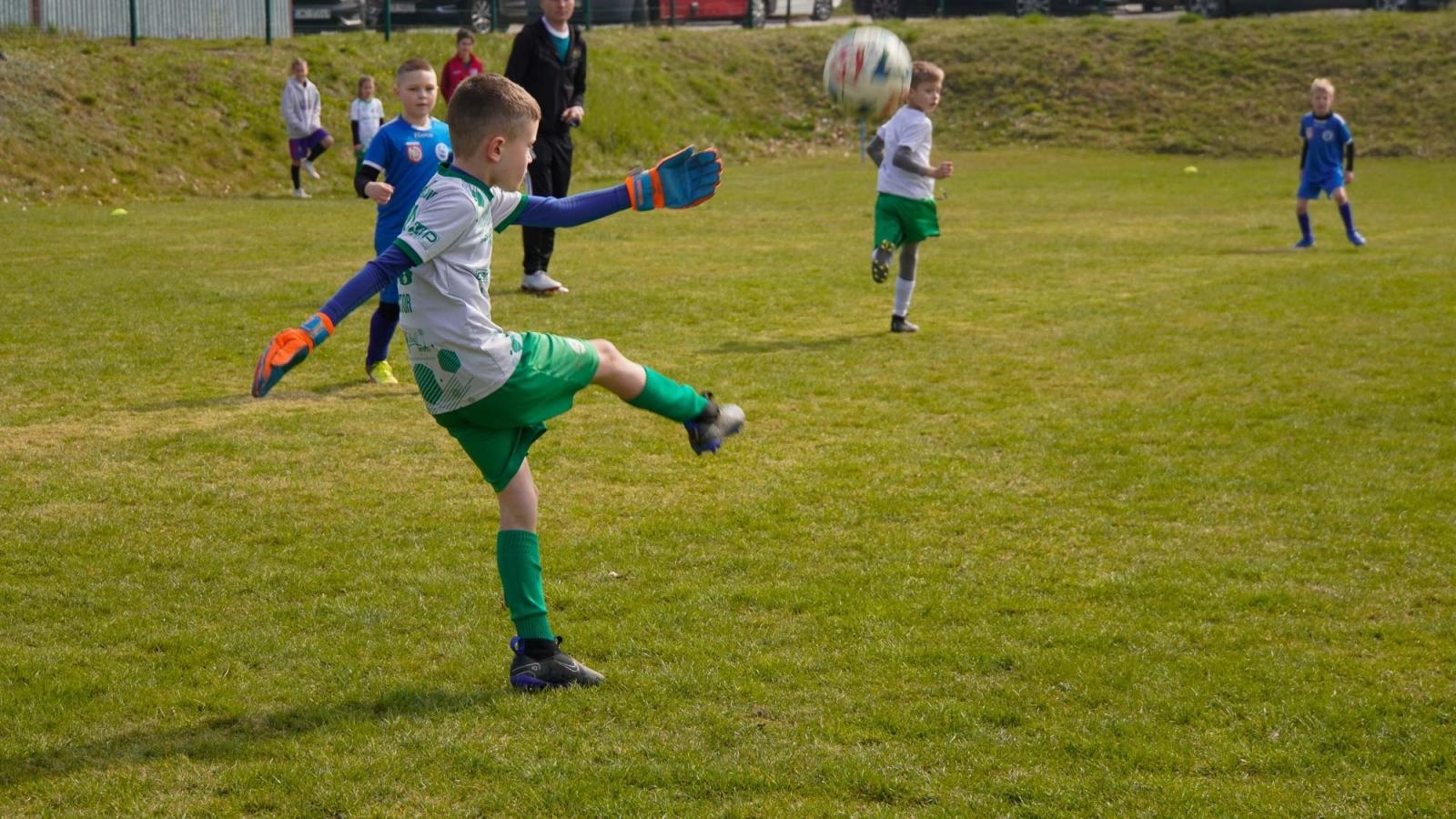 Zdjęcie w galerii na portalu naszraciborz.pl: Raszczyce Cup 2025. Piłkarska rywalizacja ponad pięciuset zawodników [FOTO] wiadomości z regionu