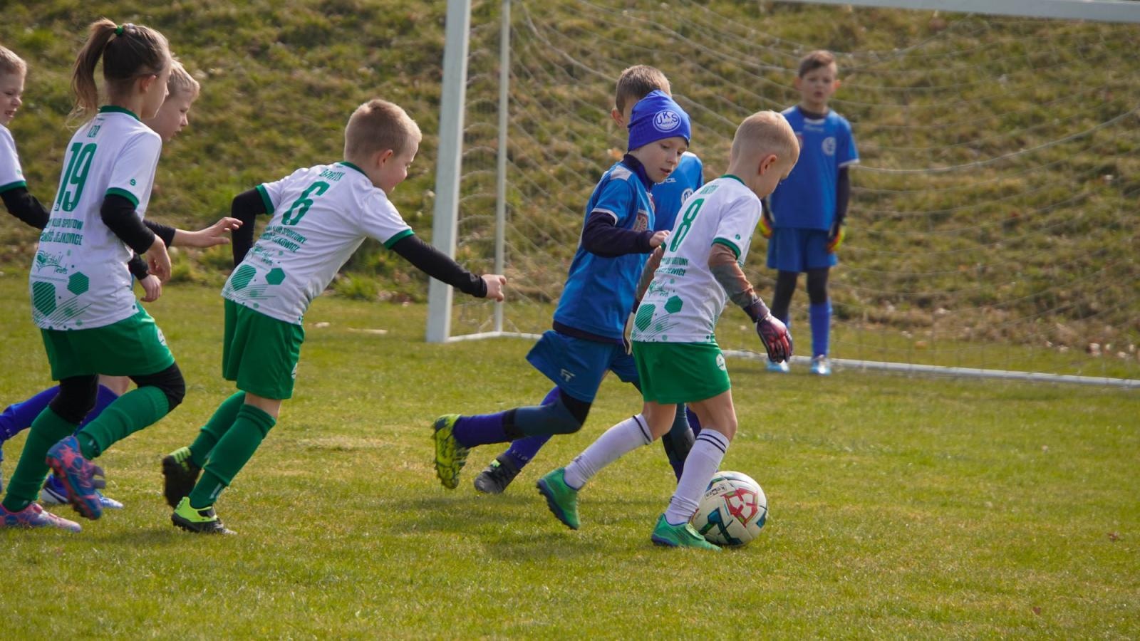 Zdjęcie w galerii na portalu naszraciborz.pl: Raszczyce Cup 2025. Piłkarska rywalizacja ponad pięciuset zawodników [FOTO] wiadomości z regionu