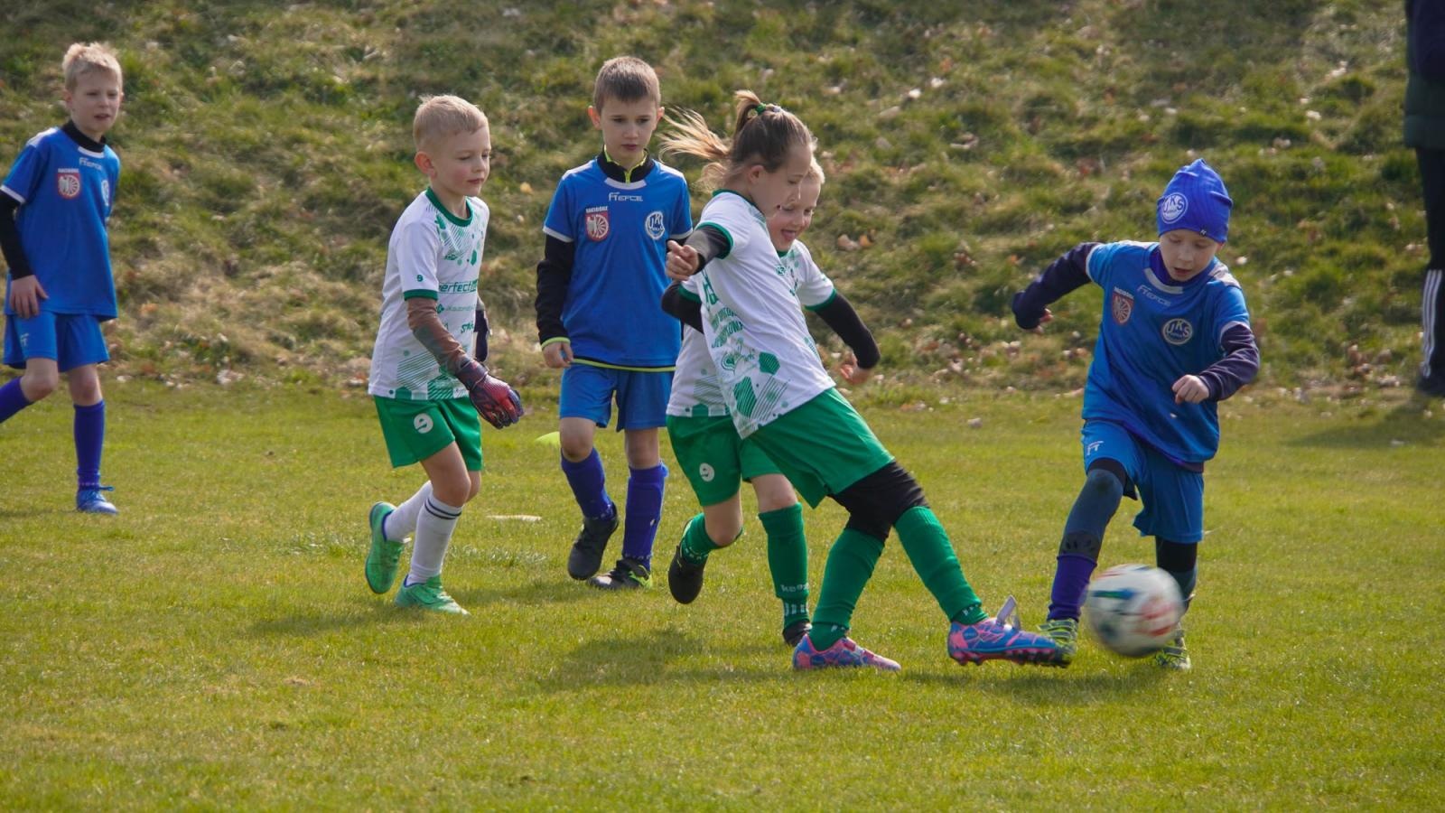 Zdjęcie w galerii na portalu naszraciborz.pl: Raszczyce Cup 2025. Piłkarska rywalizacja ponad pięciuset zawodników [FOTO] wiadomości z regionu