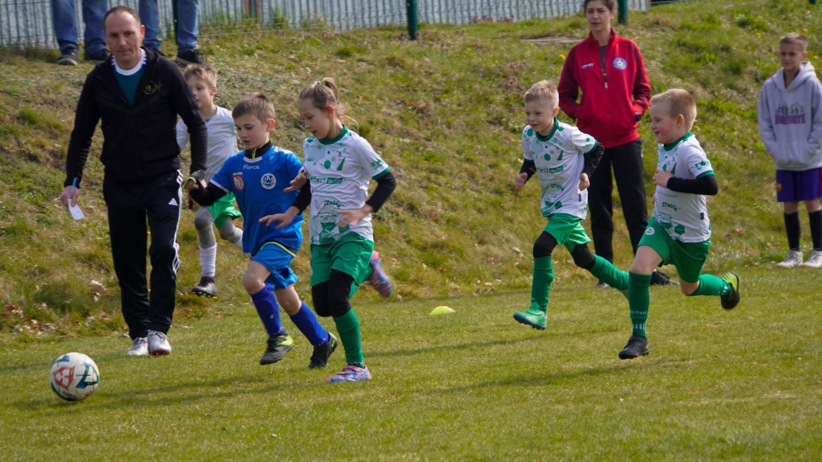 Zdjęcie w galerii na portalu naszraciborz.pl: Raszczyce Cup 2025. Piłkarska rywalizacja ponad pięciuset zawodników [FOTO] wiadomości z regionu