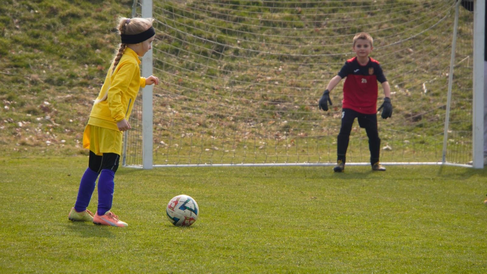 Zdjęcie w galerii na portalu naszraciborz.pl: Raszczyce Cup 2025. Piłkarska rywalizacja ponad pięciuset zawodników [FOTO] wiadomości z regionu