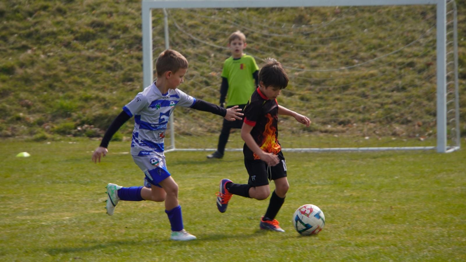 Zdjęcie w galerii na portalu naszraciborz.pl: Raszczyce Cup 2025. Piłkarska rywalizacja ponad pięciuset zawodników [FOTO] wiadomości z regionu