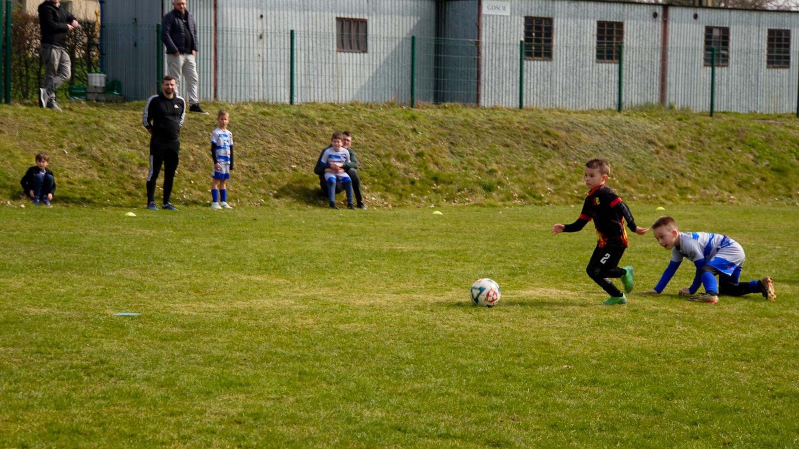 Zdjęcie w galerii na portalu naszraciborz.pl: Raszczyce Cup 2025. Piłkarska rywalizacja ponad pięciuset zawodników [FOTO] wiadomości z regionu