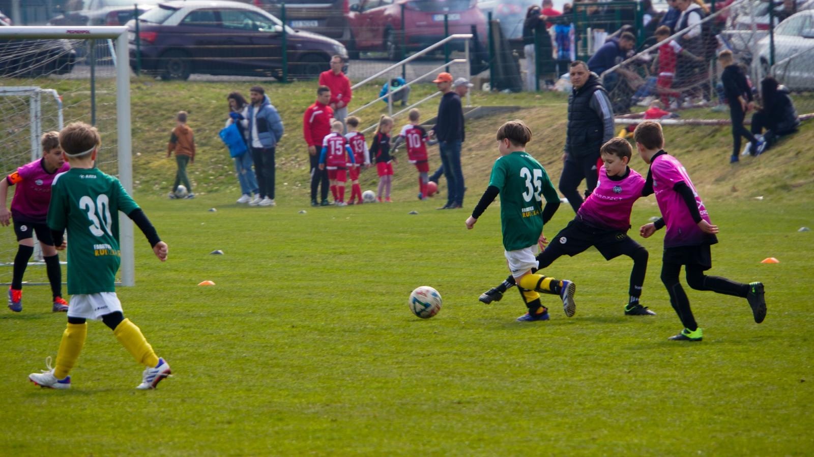 Zdjęcie w galerii na portalu naszraciborz.pl: Raszczyce Cup 2025. Piłkarska rywalizacja ponad pięciuset zawodników [FOTO] wiadomości z regionu