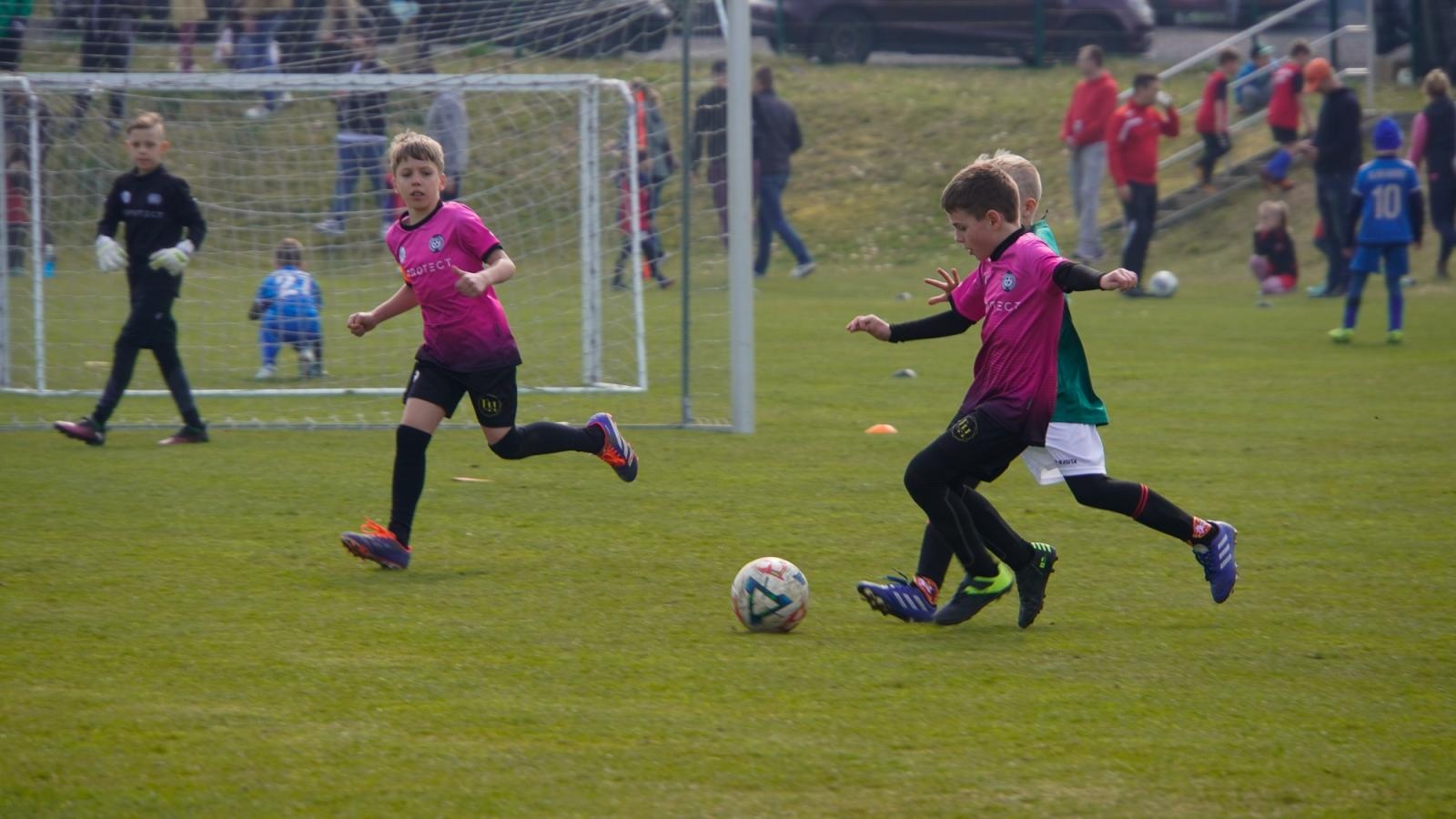 Zdjęcie w galerii na portalu naszraciborz.pl: Raszczyce Cup 2025. Piłkarska rywalizacja ponad pięciuset zawodników [FOTO] wiadomości z regionu