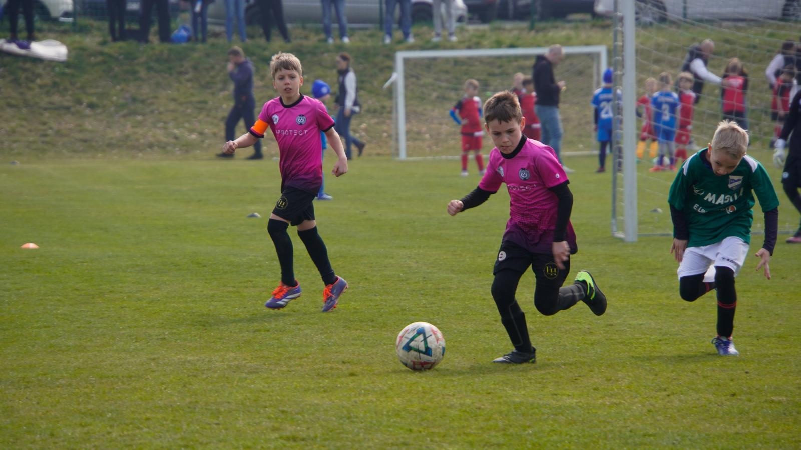 Zdjęcie w galerii na portalu naszraciborz.pl: Raszczyce Cup 2025. Piłkarska rywalizacja ponad pięciuset zawodników [FOTO] wiadomości z regionu