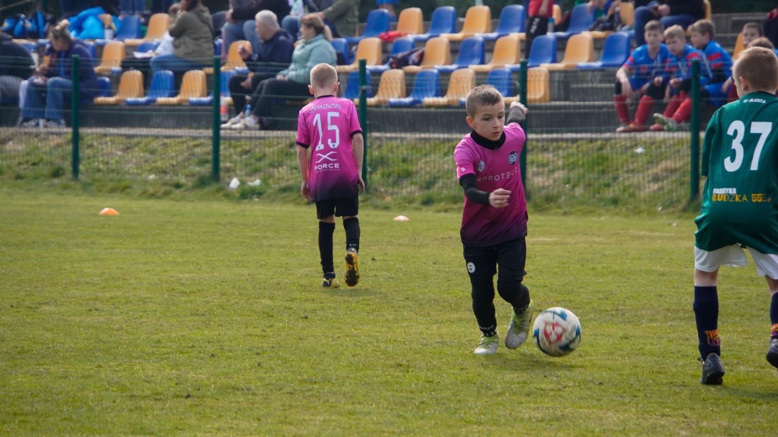 Zdjęcie w galerii na portalu naszraciborz.pl: Raszczyce Cup 2025. Piłkarska rywalizacja ponad pięciuset zawodników [FOTO] wiadomości z regionu