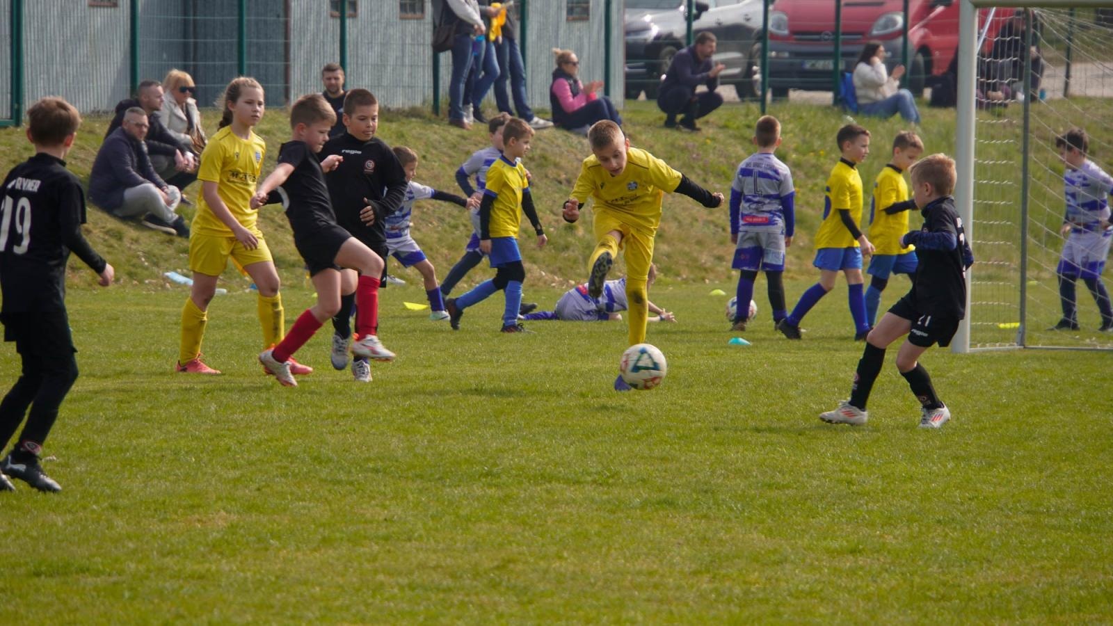 Zdjęcie w galerii na portalu naszraciborz.pl: Raszczyce Cup 2025. Piłkarska rywalizacja ponad pięciuset zawodników [FOTO] wiadomości z regionu