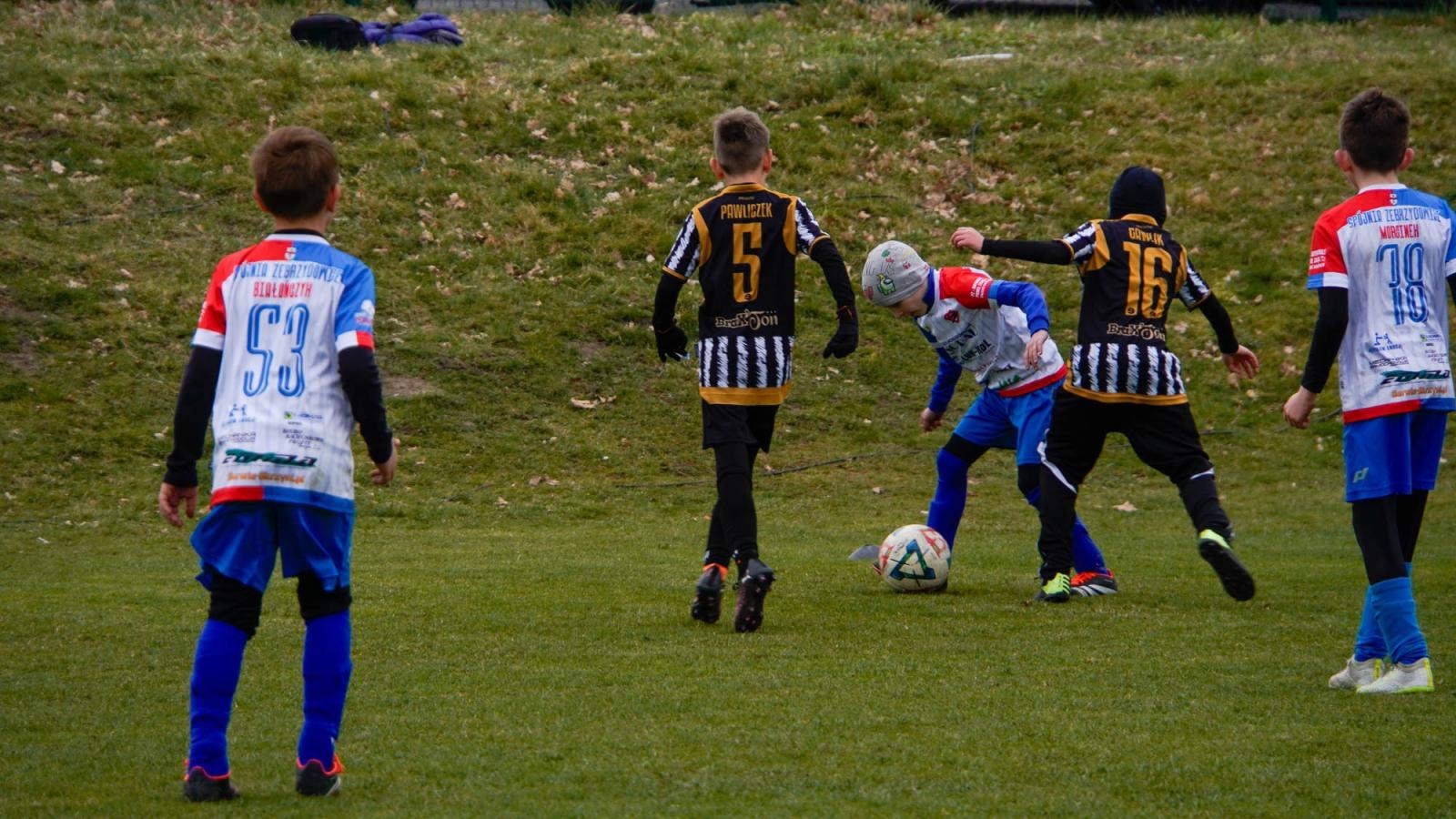 Zdjęcie w galerii na portalu naszraciborz.pl: Raszczyce Cup 2025. Piłkarska rywalizacja ponad pięciuset zawodników [FOTO] wiadomości z regionu