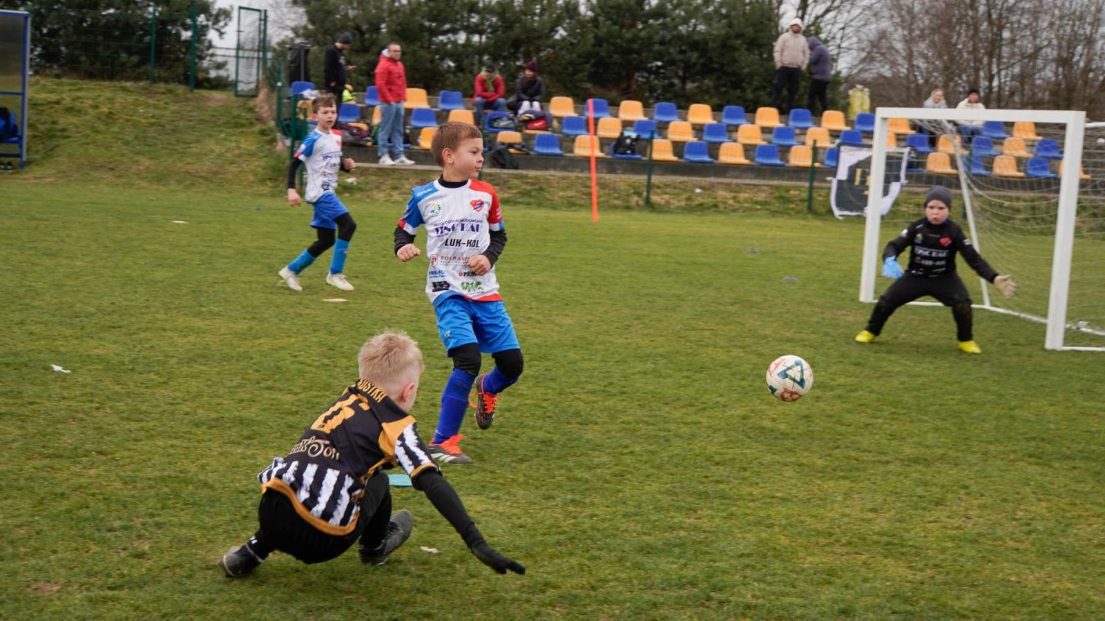Zdjęcie w galerii na portalu naszraciborz.pl: Raszczyce Cup 2025. Piłkarska rywalizacja ponad pięciuset zawodników [FOTO] wiadomości z regionu