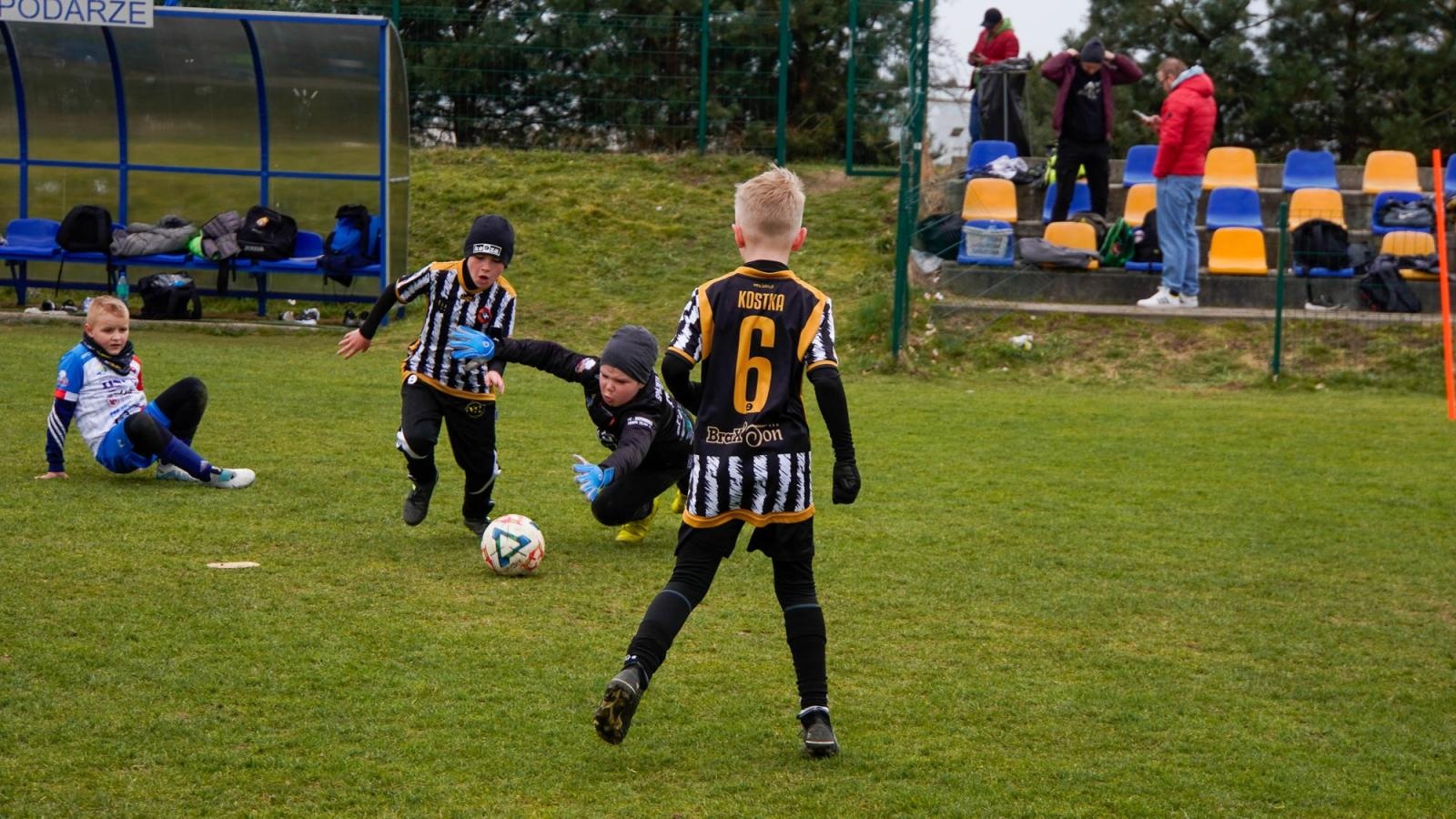 Zdjęcie w galerii na portalu naszraciborz.pl: Raszczyce Cup 2025. Piłkarska rywalizacja ponad pięciuset zawodników [FOTO] wiadomości z regionu