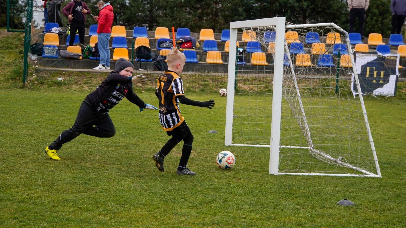 Zdjęcie w galerii na portalu naszraciborz.pl: Raszczyce Cup 2025. Piłkarska rywalizacja ponad pięciuset zawodników [FOTO] wiadomości z regionu