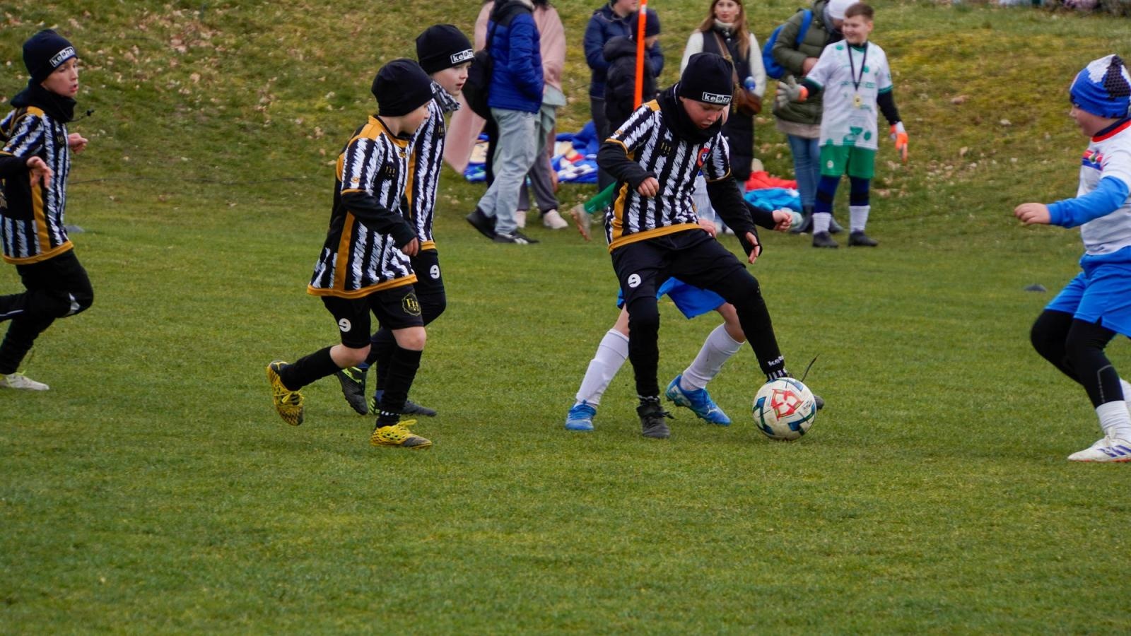 Zdjęcie w galerii na portalu naszraciborz.pl: Raszczyce Cup 2025. Piłkarska rywalizacja ponad pięciuset zawodników [FOTO] wiadomości z regionu