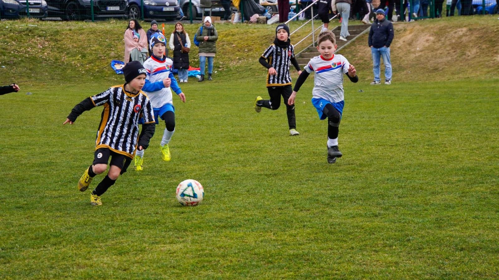 Zdjęcie w galerii na portalu naszraciborz.pl: Raszczyce Cup 2025. Piłkarska rywalizacja ponad pięciuset zawodników [FOTO] wiadomości z regionu