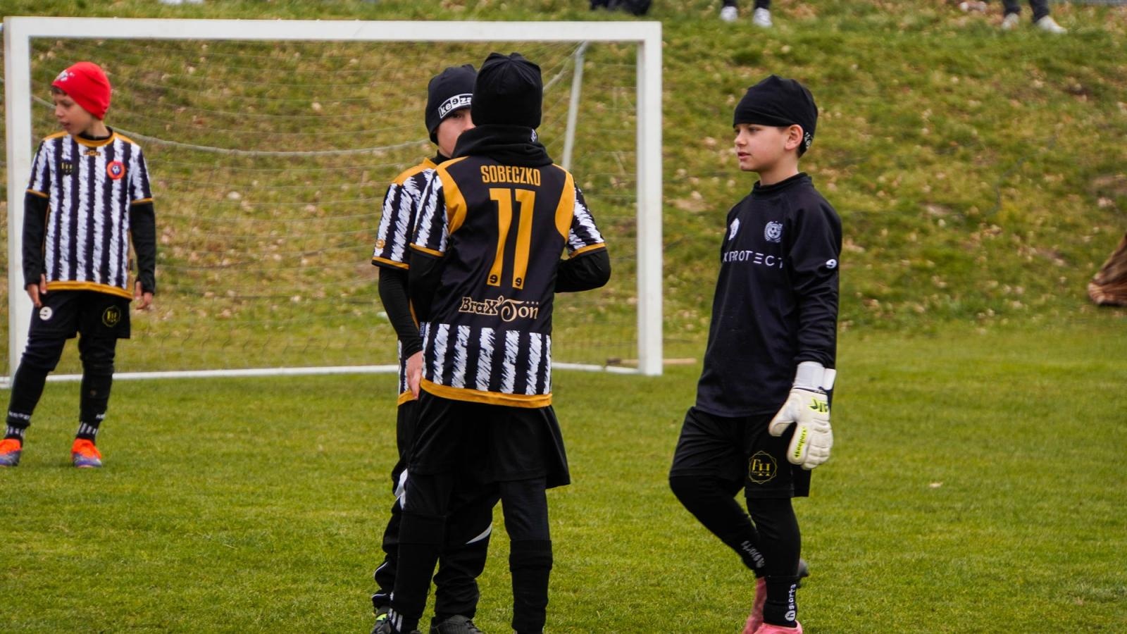 Zdjęcie w galerii na portalu naszraciborz.pl: Raszczyce Cup 2025. Piłkarska rywalizacja ponad pięciuset zawodników [FOTO] wiadomości z regionu