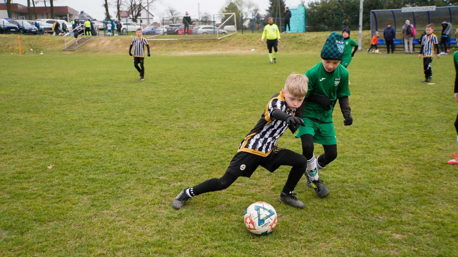 Zdjęcie w galerii na portalu naszraciborz.pl: Raszczyce Cup 2025. Piłkarska rywalizacja ponad pięciuset zawodników [FOTO] wiadomości z regionu