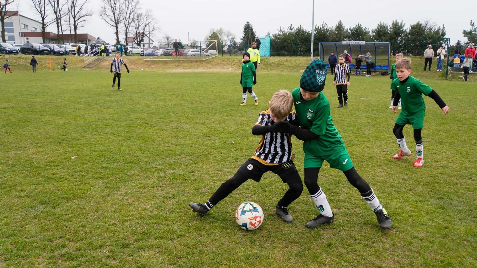 Zdjęcie w galerii na portalu naszraciborz.pl: Raszczyce Cup 2025. Piłkarska rywalizacja ponad pięciuset zawodników [FOTO] wiadomości z regionu