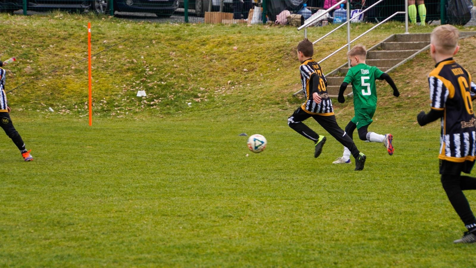 Zdjęcie w galerii na portalu naszraciborz.pl: Raszczyce Cup 2025. Piłkarska rywalizacja ponad pięciuset zawodników [FOTO] wiadomości z regionu