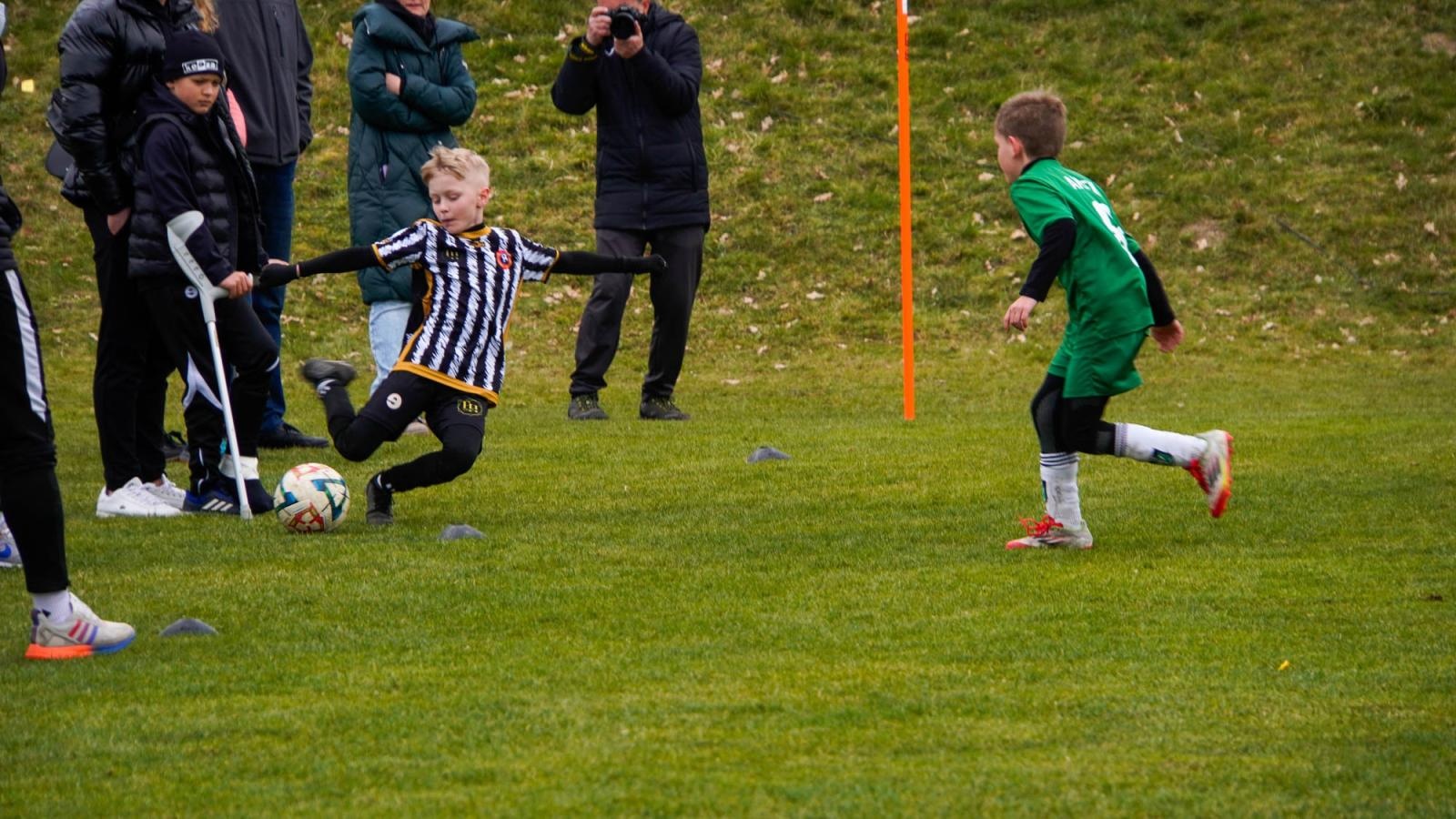 Zdjęcie w galerii na portalu naszraciborz.pl: Raszczyce Cup 2025. Piłkarska rywalizacja ponad pięciuset zawodników [FOTO] wiadomości z regionu