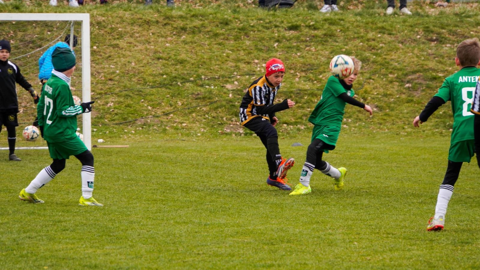 Zdjęcie w galerii na portalu naszraciborz.pl: Raszczyce Cup 2025. Piłkarska rywalizacja ponad pięciuset zawodników [FOTO] wiadomości z regionu