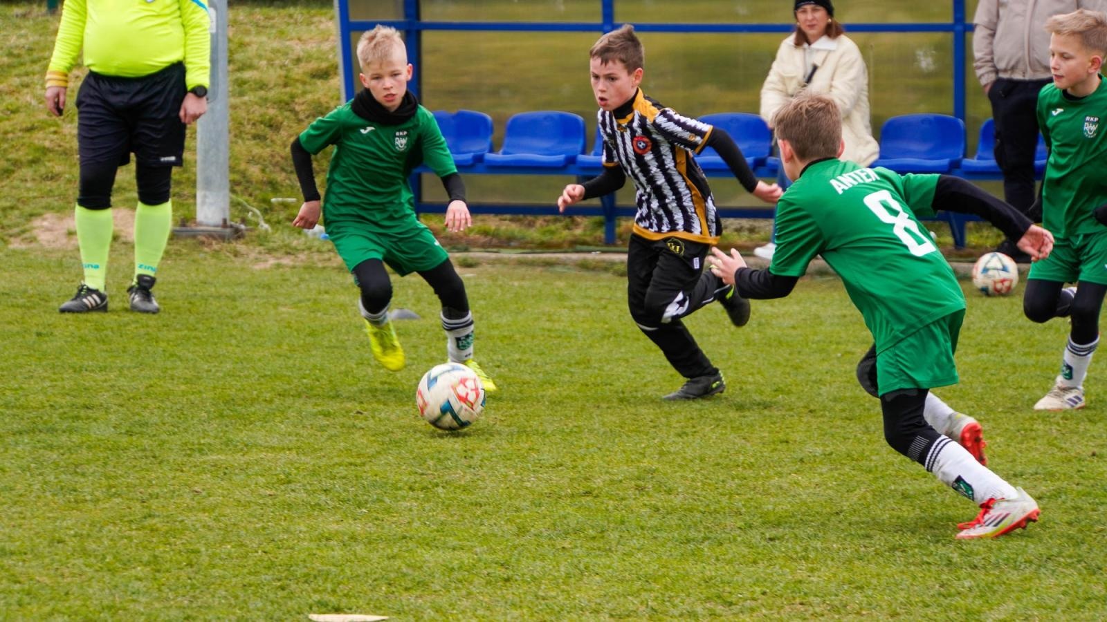 Zdjęcie w galerii na portalu naszraciborz.pl: Raszczyce Cup 2025. Piłkarska rywalizacja ponad pięciuset zawodników [FOTO] wiadomości z regionu