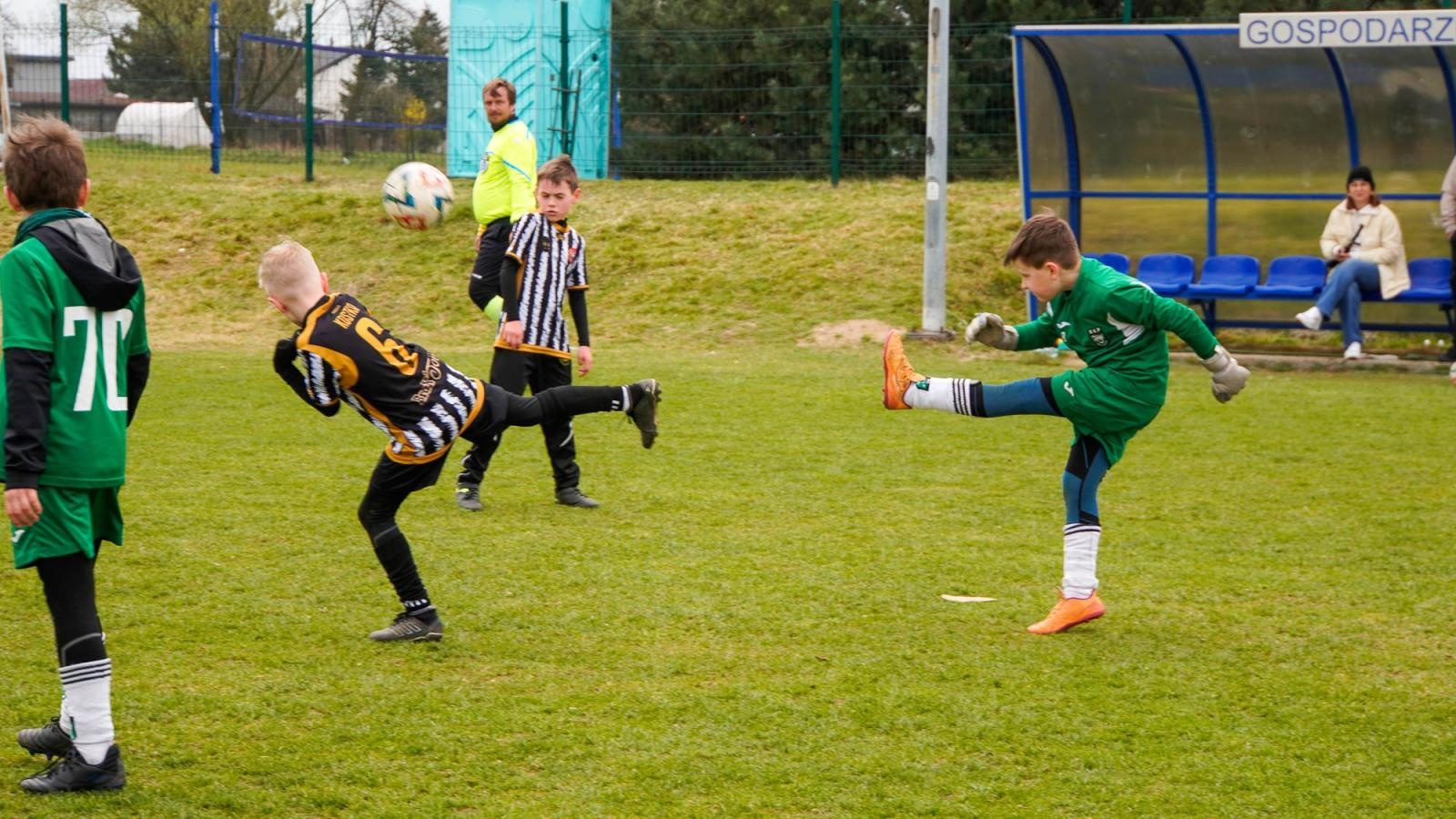 Zdjęcie w galerii na portalu naszraciborz.pl: Raszczyce Cup 2025. Piłkarska rywalizacja ponad pięciuset zawodników [FOTO] wiadomości z regionu