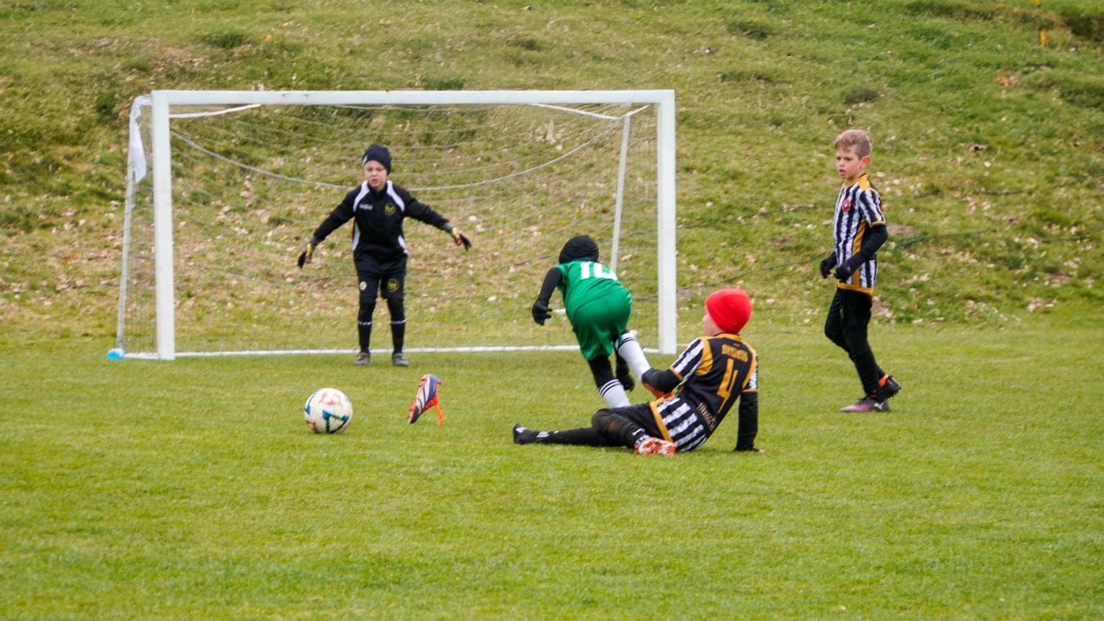 Zdjęcie w galerii na portalu naszraciborz.pl: Raszczyce Cup 2025. Piłkarska rywalizacja ponad pięciuset zawodników [FOTO] wiadomości z regionu