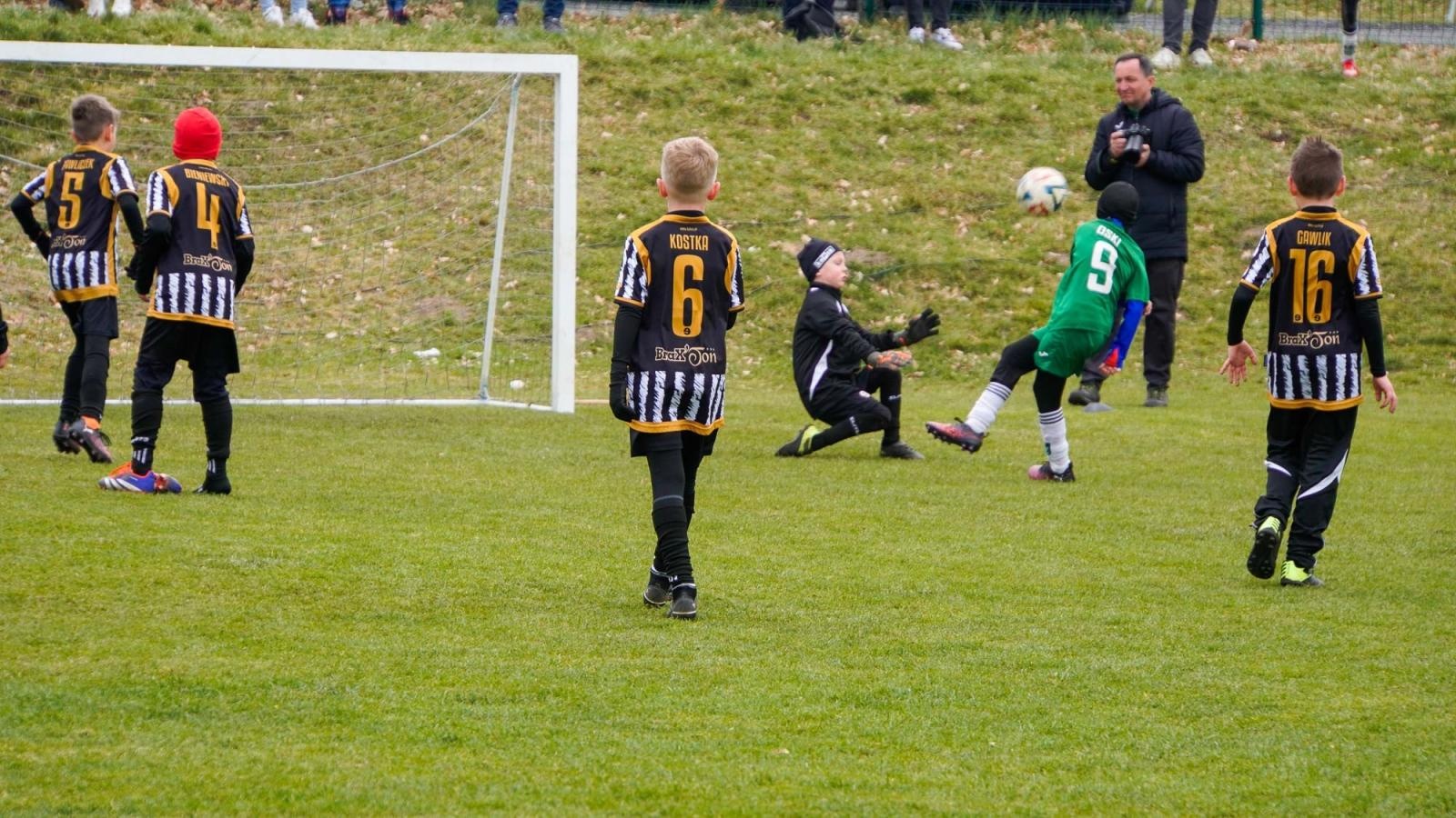 Zdjęcie w galerii na portalu naszraciborz.pl: Raszczyce Cup 2025. Piłkarska rywalizacja ponad pięciuset zawodników [FOTO] wiadomości z regionu