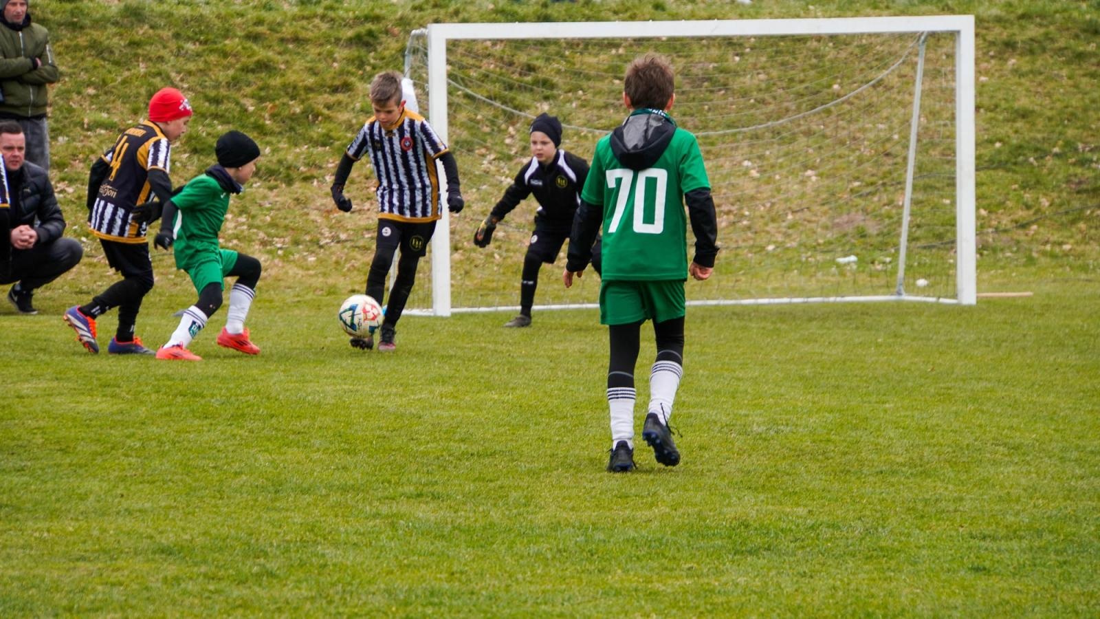 Zdjęcie w galerii na portalu naszraciborz.pl: Raszczyce Cup 2025. Piłkarska rywalizacja ponad pięciuset zawodników [FOTO] wiadomości z regionu