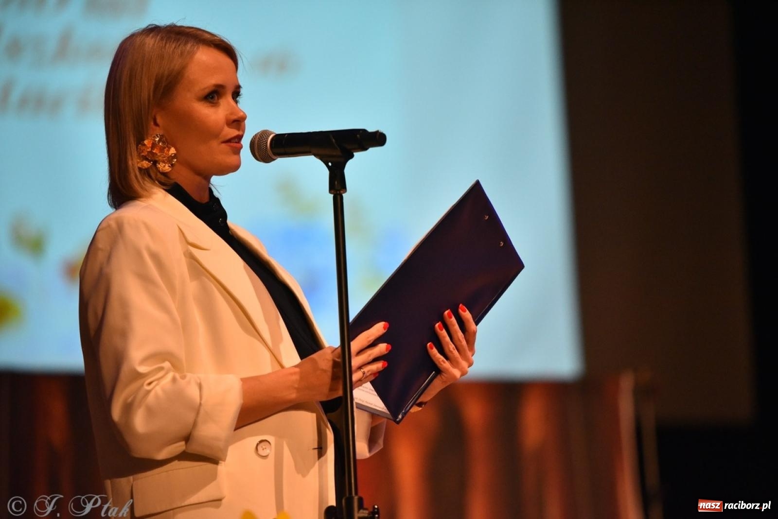 Zdjęcie w galerii na portalu naszraciborz.pl: 80 lat przedszkola w Brzeziu. Wzruszenia, wspomnienia i artystyczne talenty na scenie RCK [FOTO i WIDEO] wiadomości z regionu