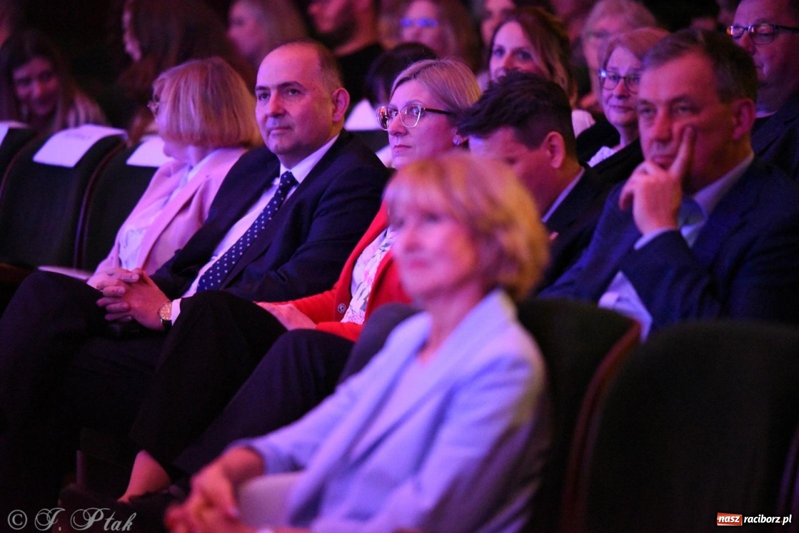 Zdjęcie w galerii na portalu naszraciborz.pl: 80 lat przedszkola w Brzeziu. Wzruszenia, wspomnienia i artystyczne talenty na scenie RCK [FOTO i WIDEO] wiadomości z regionu