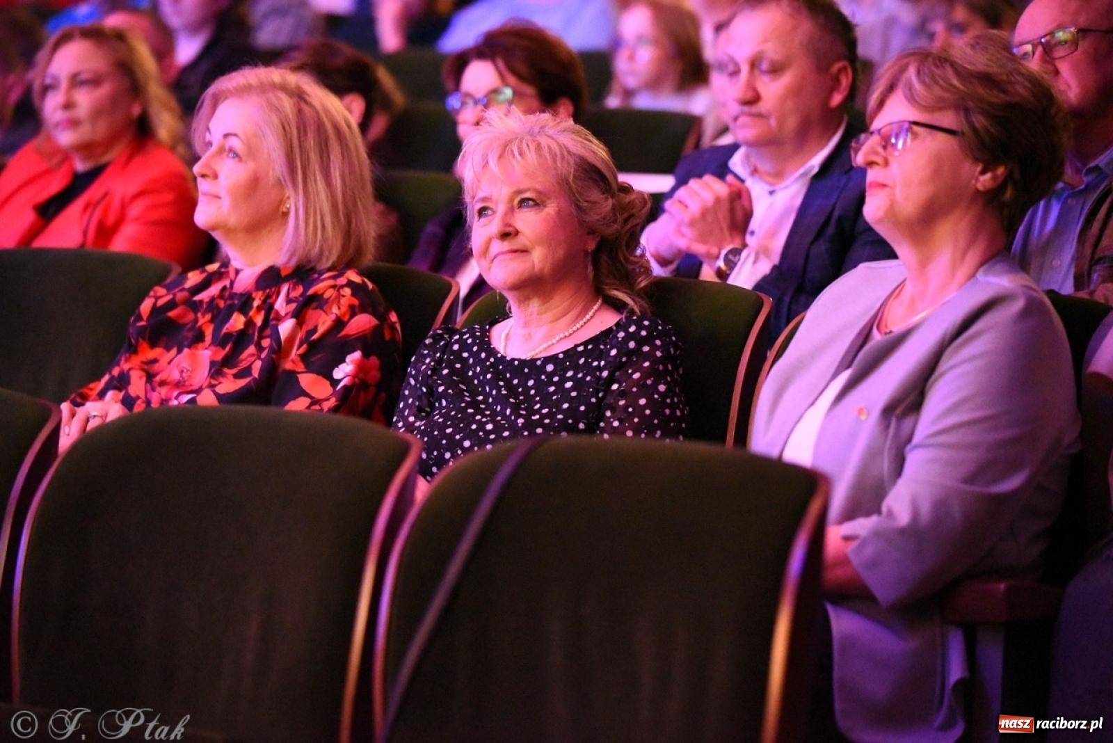 Zdjęcie w galerii na portalu naszraciborz.pl: 80 lat przedszkola w Brzeziu. Wzruszenia, wspomnienia i artystyczne talenty na scenie RCK [FOTO i WIDEO] wiadomości z regionu