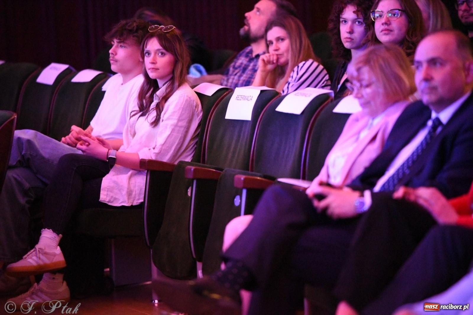 Zdjęcie w galerii na portalu naszraciborz.pl: 80 lat przedszkola w Brzeziu. Wzruszenia, wspomnienia i artystyczne talenty na scenie RCK [FOTO i WIDEO] wiadomości z regionu