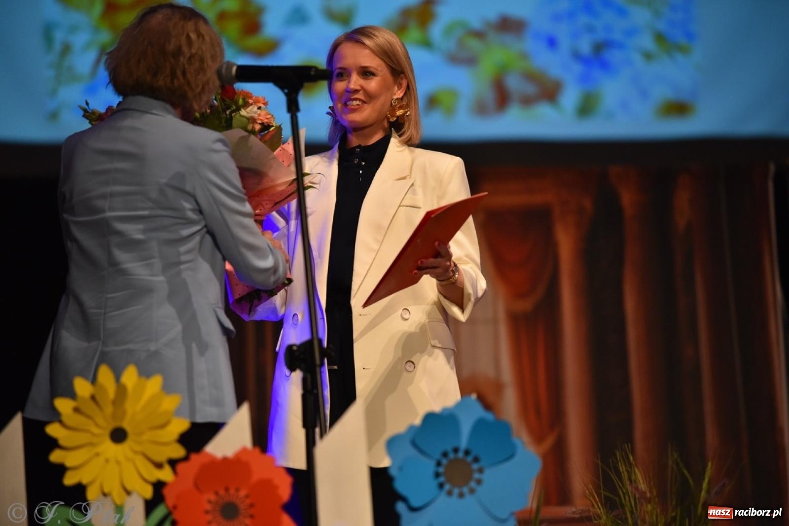 Zdjęcie w galerii na portalu naszraciborz.pl: 80 lat przedszkola w Brzeziu. Wzruszenia, wspomnienia i artystyczne talenty na scenie RCK [FOTO i WIDEO] wiadomości z regionu