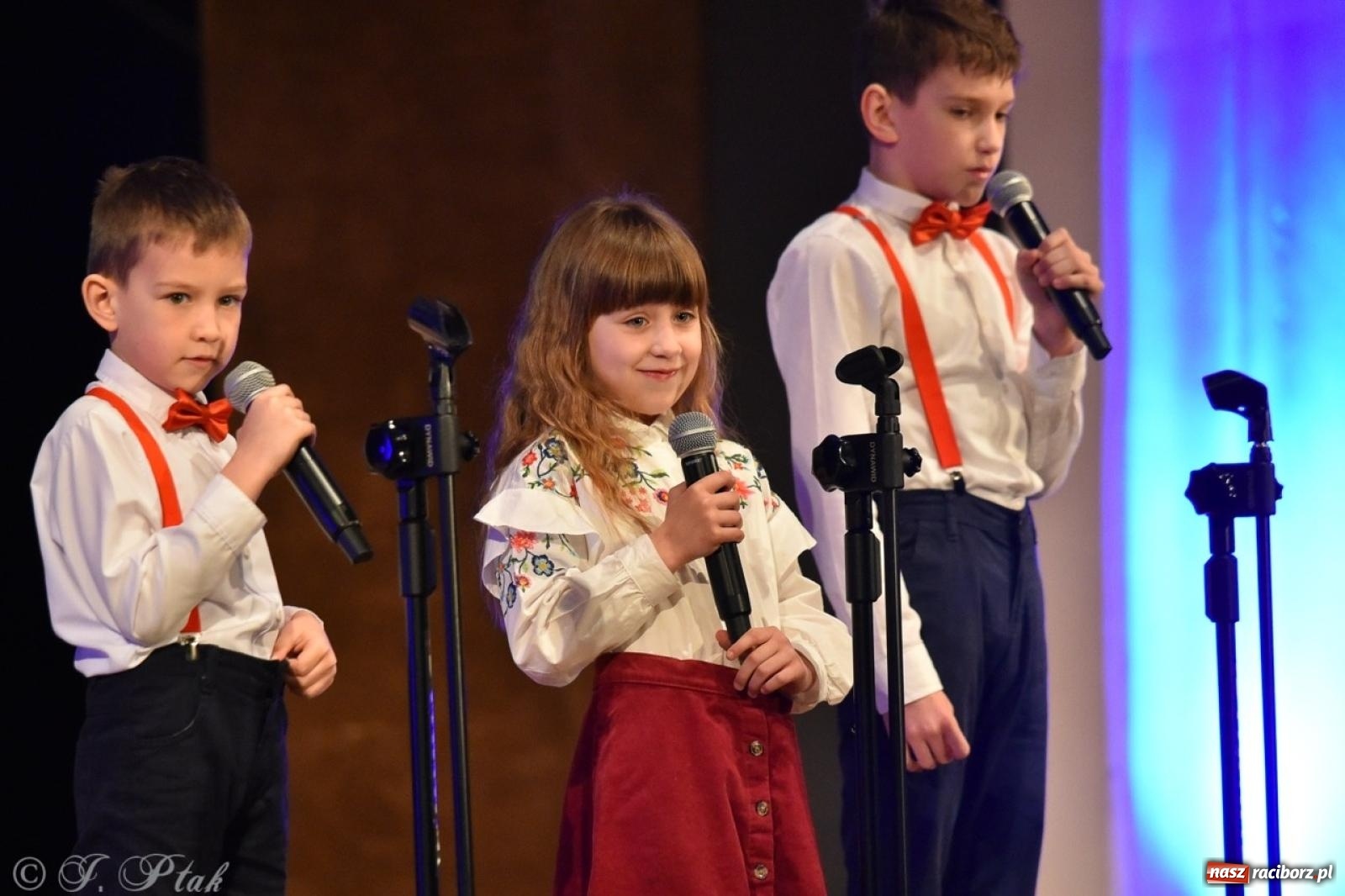 Zdjęcie w galerii na portalu naszraciborz.pl: 80 lat przedszkola w Brzeziu. Wzruszenia, wspomnienia i artystyczne talenty na scenie RCK [FOTO i WIDEO] wiadomości z regionu