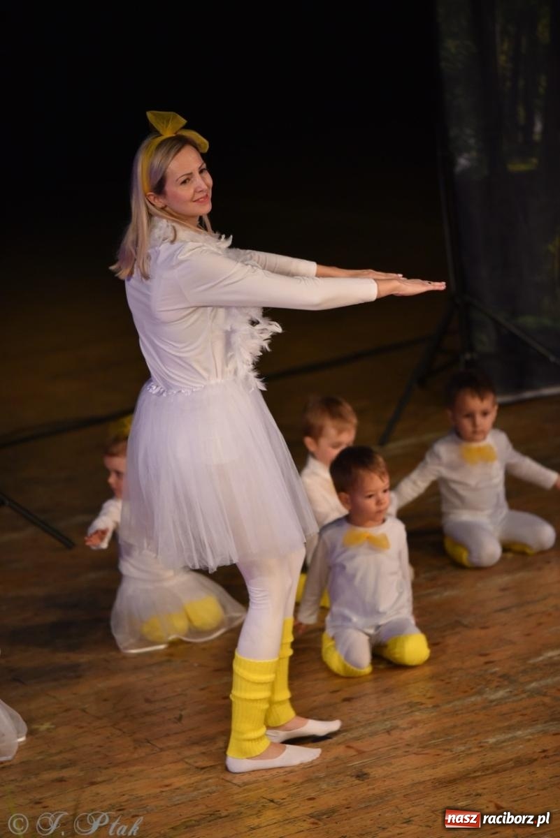 Zdjęcie w galerii na portalu naszraciborz.pl: 80 lat przedszkola w Brzeziu. Wzruszenia, wspomnienia i artystyczne talenty na scenie RCK [FOTO i WIDEO] wiadomości z regionu