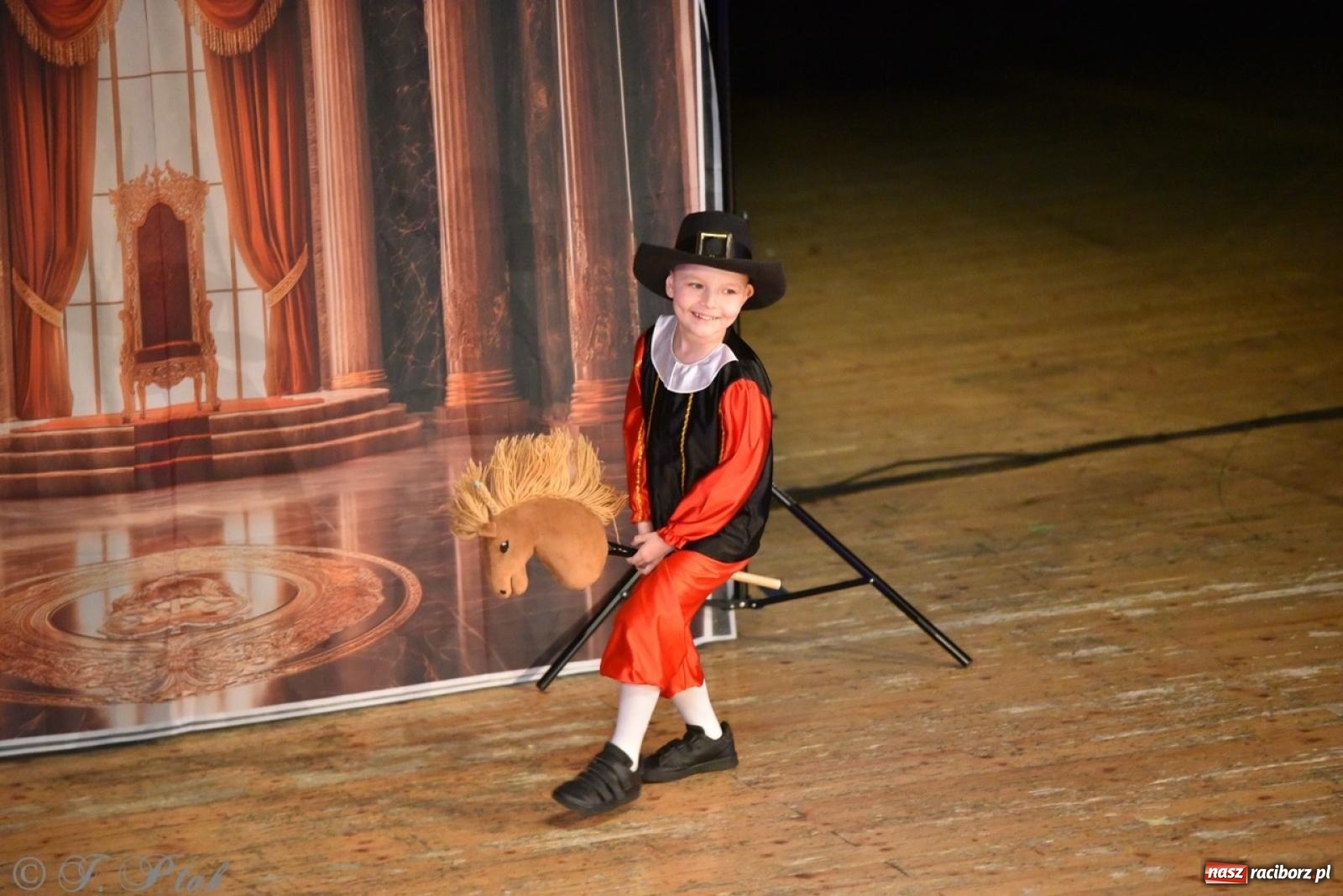 Zdjęcie w galerii na portalu naszraciborz.pl: 80 lat przedszkola w Brzeziu. Wzruszenia, wspomnienia i artystyczne talenty na scenie RCK [FOTO i WIDEO] wiadomości z regionu