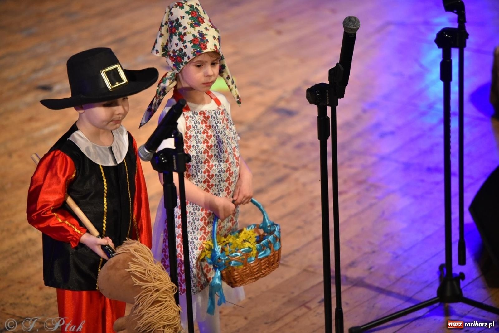Zdjęcie w galerii na portalu naszraciborz.pl: 80 lat przedszkola w Brzeziu. Wzruszenia, wspomnienia i artystyczne talenty na scenie RCK [FOTO i WIDEO] wiadomości z regionu