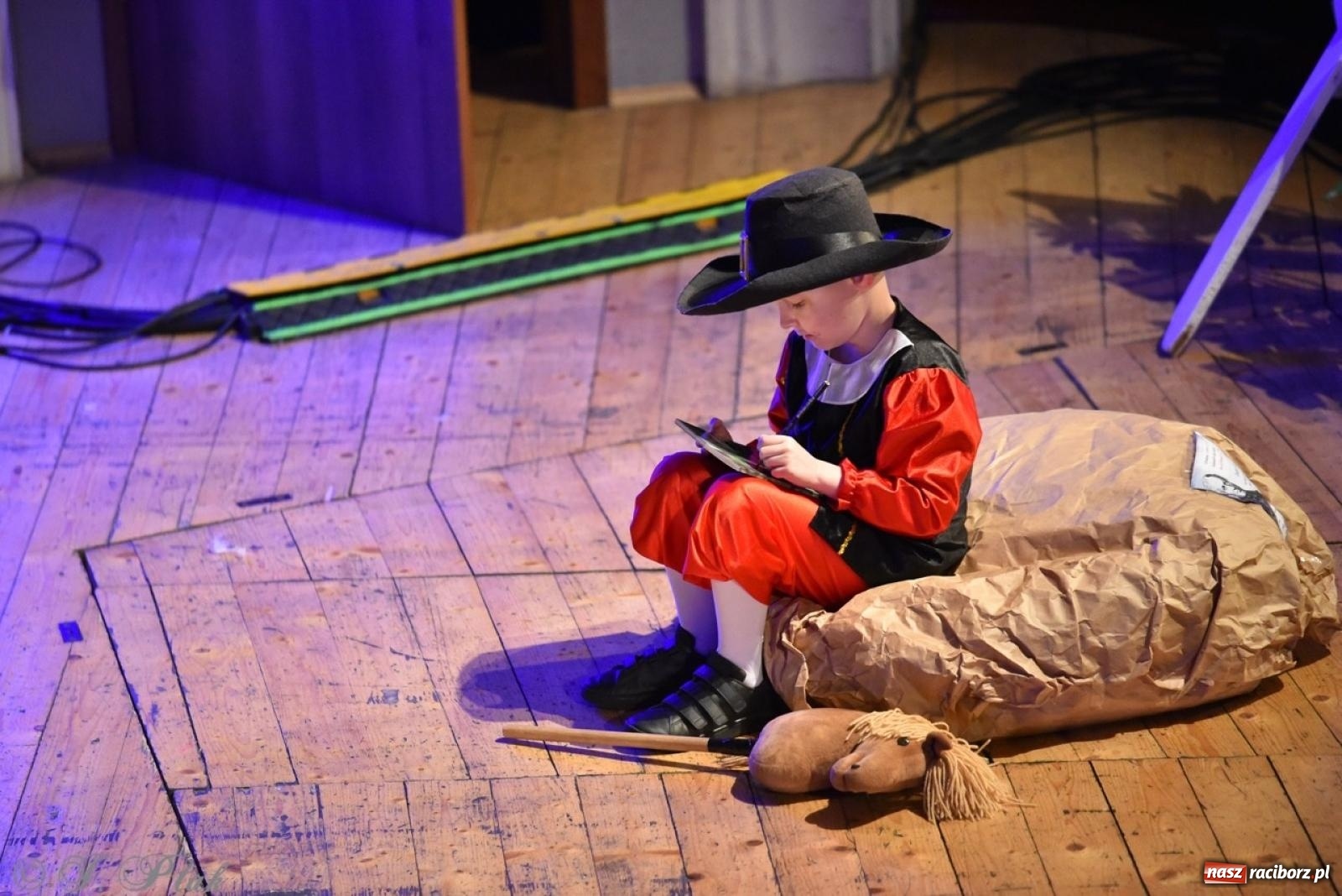 Zdjęcie w galerii na portalu naszraciborz.pl: 80 lat przedszkola w Brzeziu. Wzruszenia, wspomnienia i artystyczne talenty na scenie RCK [FOTO i WIDEO] wiadomości z regionu