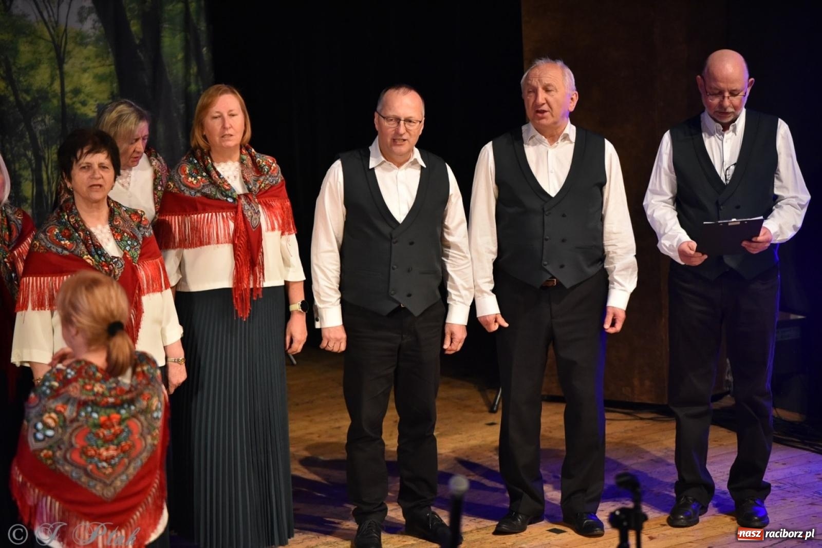 Zdjęcie w galerii na portalu naszraciborz.pl: 80 lat przedszkola w Brzeziu. Wzruszenia, wspomnienia i artystyczne talenty na scenie RCK [FOTO i WIDEO] wiadomości z regionu
