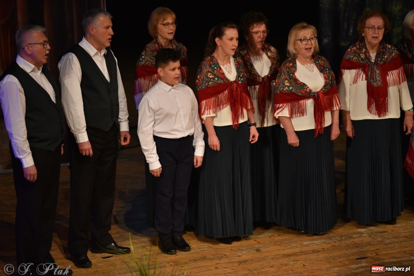 Zdjęcie w galerii na portalu naszraciborz.pl: 80 lat przedszkola w Brzeziu. Wzruszenia, wspomnienia i artystyczne talenty na scenie RCK [FOTO i WIDEO] wiadomości z regionu