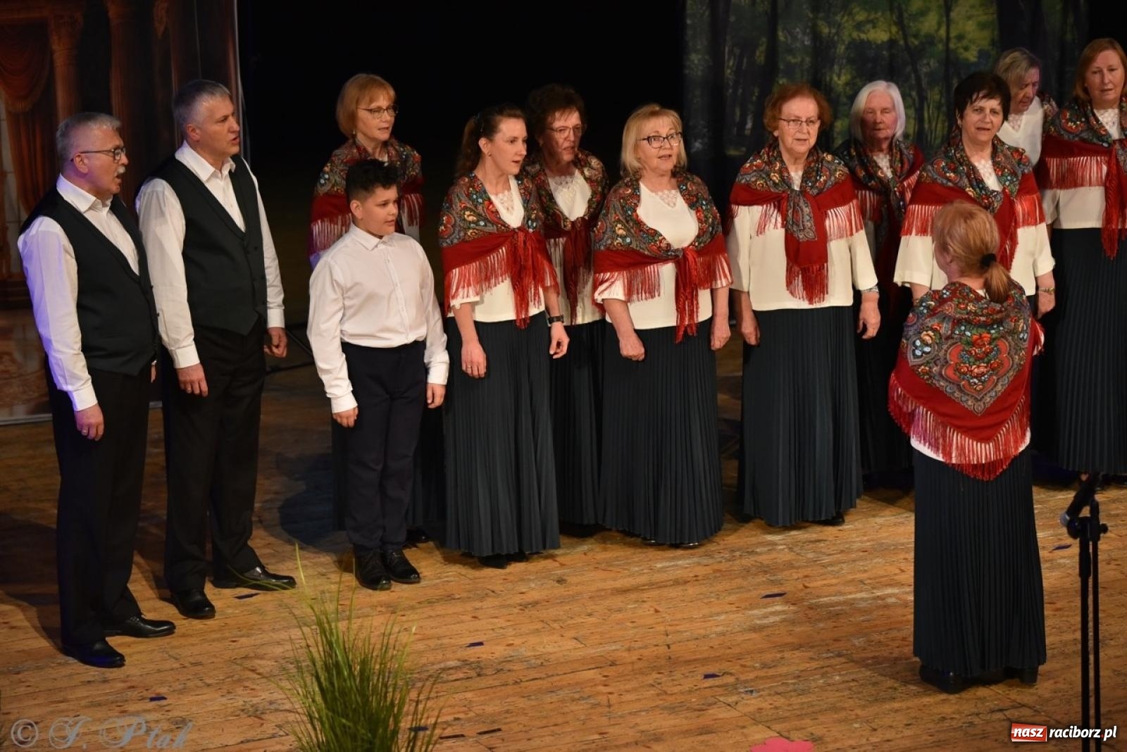 Zdjęcie w galerii na portalu naszraciborz.pl: 80 lat przedszkola w Brzeziu. Wzruszenia, wspomnienia i artystyczne talenty na scenie RCK [FOTO i WIDEO] wiadomości z regionu