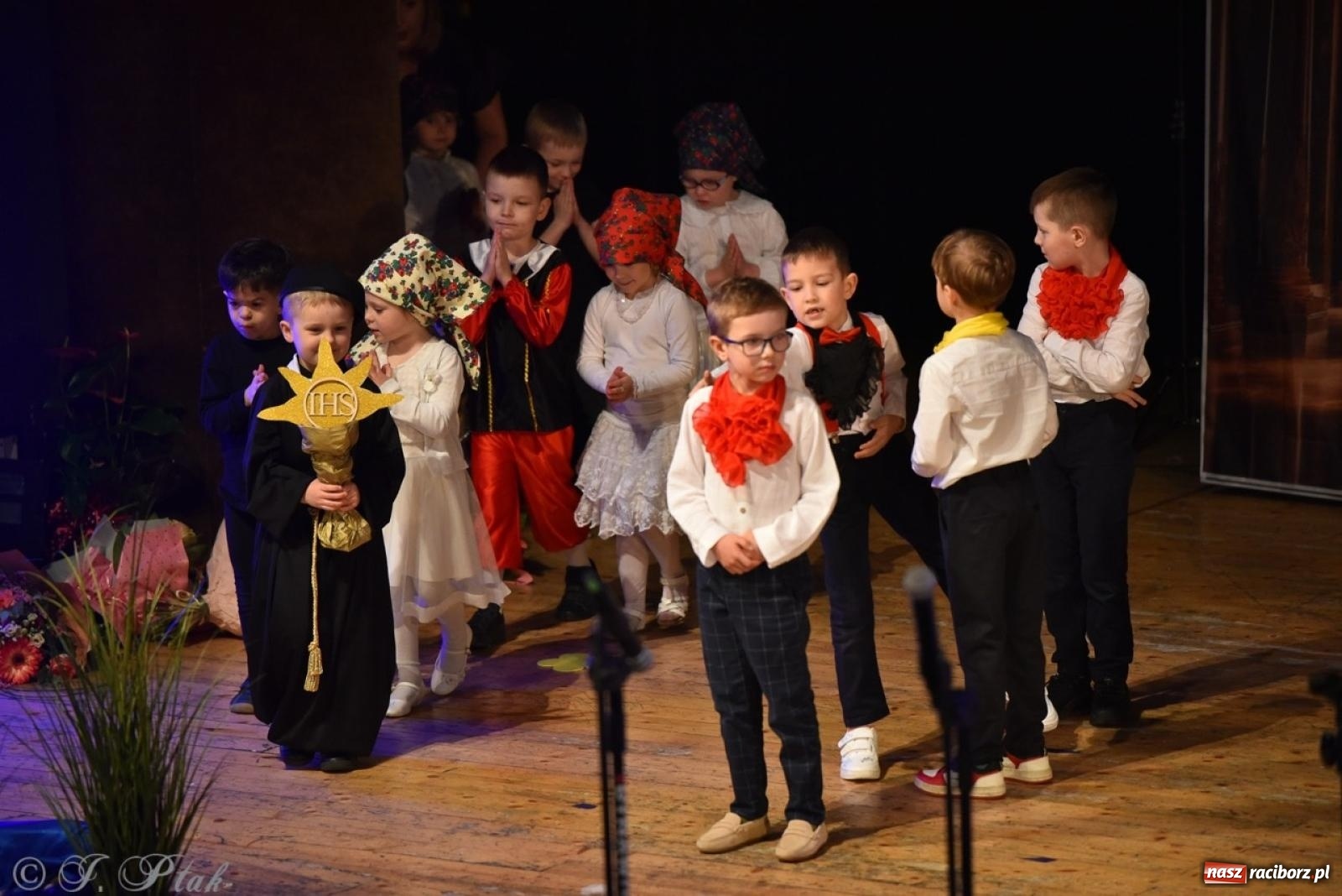 Zdjęcie w galerii na portalu naszraciborz.pl: 80 lat przedszkola w Brzeziu. Wzruszenia, wspomnienia i artystyczne talenty na scenie RCK [FOTO i WIDEO] wiadomości z regionu