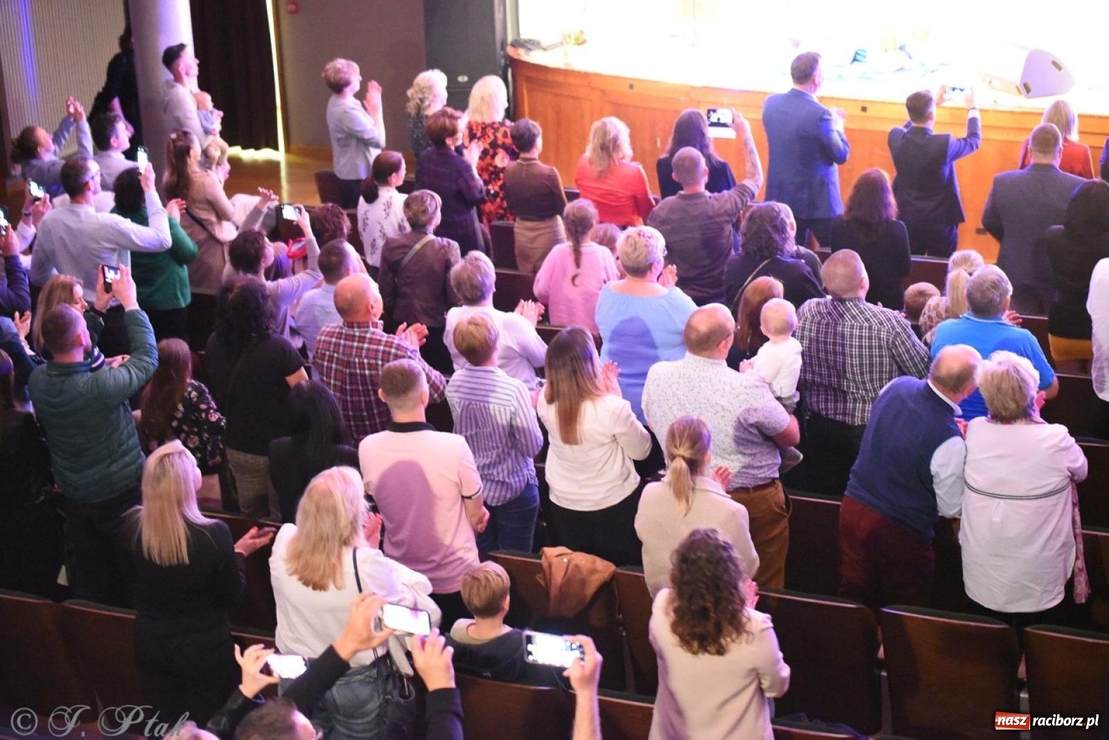 Zdjęcie w galerii na portalu naszraciborz.pl: 80 lat przedszkola w Brzeziu. Wzruszenia, wspomnienia i artystyczne talenty na scenie RCK [FOTO i WIDEO] wiadomości z regionu